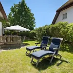 5 Sterne Reetdachhaus Wildroeschen * Zirkow