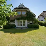 5 Sterne Reetdachhaus Wildroeschen * Zirkow