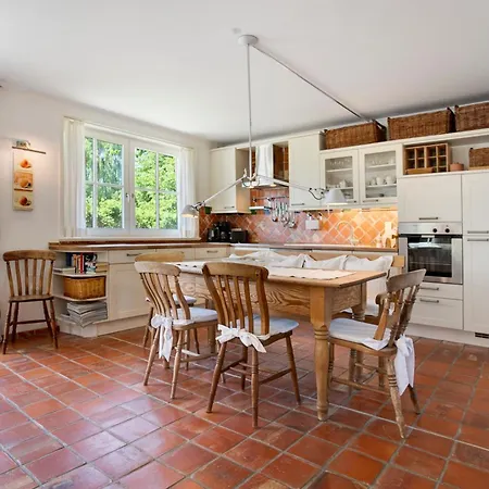 5 Sterne Reetdachhaus Wildroeschen 펜션 지르코우