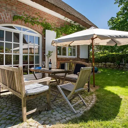 5 Sterne Reetdachhaus Wildroeschen 펜션 지르코우