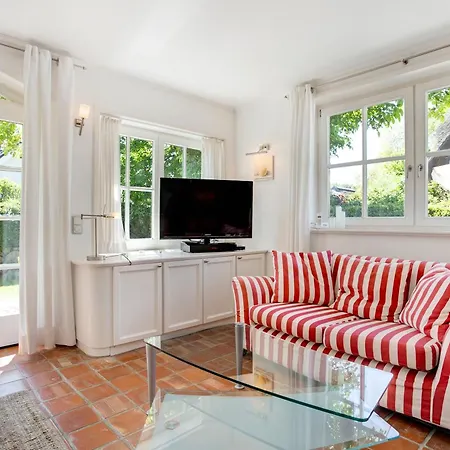 5 Sterne Reetdachhaus Wildroeschen * 지르코우