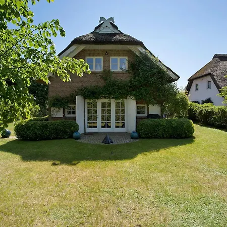 5 Sterne Reetdachhaus Wildroeschen * Zirkow
