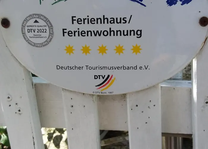 5 Sterne Reetdachhaus Wildroeschen * Zirkow