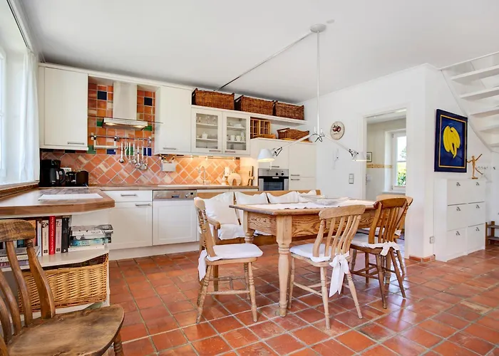 5 Sterne Reetdachhaus Wildroeschen Дом отдыха *