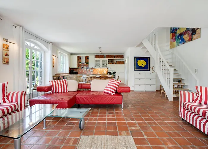 5 Sterne Reetdachhaus Wildroeschen * Zirkow