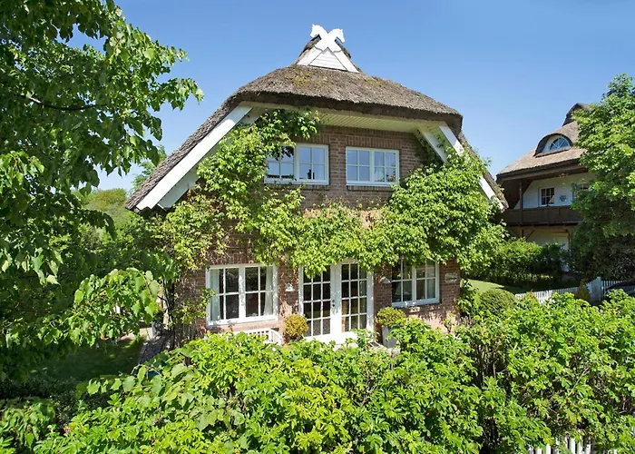 5 Sterne Reetdachhaus Wildroeschen Дом отдыха *